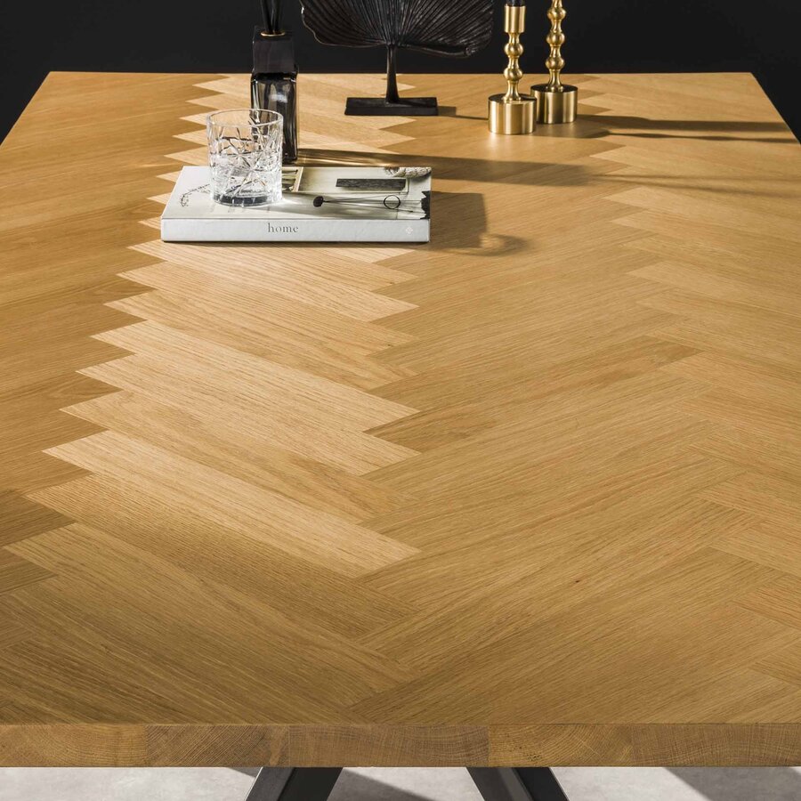 Guru Visgraat Eiken Eettafel 200 cm Guru Visgraat Eiken Eettafel 200 cm