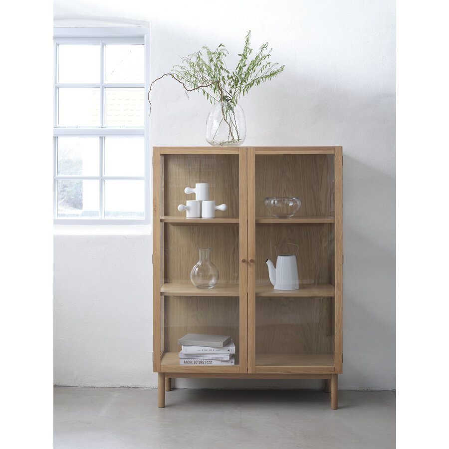 Elba Glas / Eiken Vitrinekast H140 cm Elba Glas / Eiken Vitrinekast H140 cm