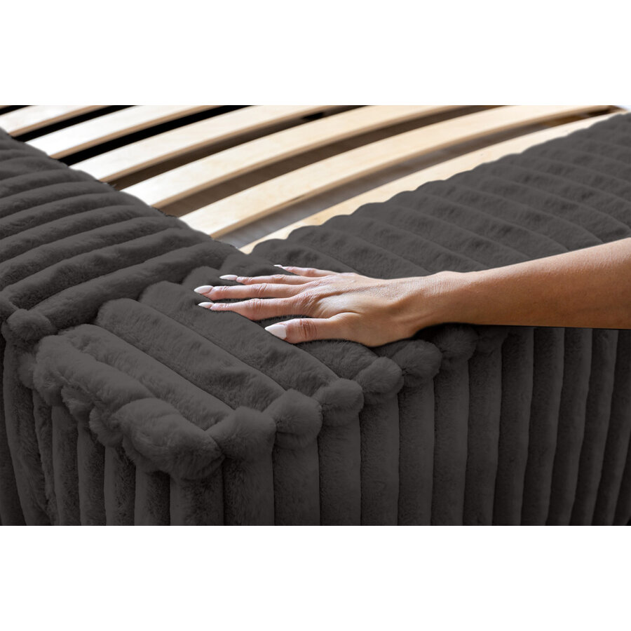 Melody 180 x 200 cm Gestoffeerd Bed Donkergrijs Melody 180 x 200 cm Gestoffeerd Bed Donkergrijs