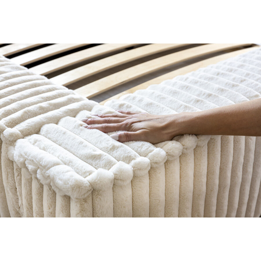 Melody 160 x 200 cm Gestoffeerd Bed Creme Melody 160 x 200 cm Gestoffeerd Bed Creme