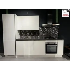 Artego Design Rechte Keuken HG Wit - 302 cm. - Incl. apparatuur