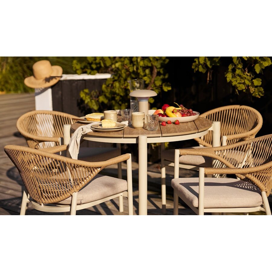 Abela Rattan Armstoel Zand / Natural