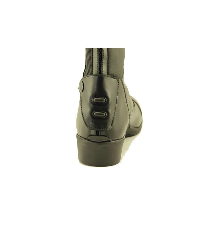 Petrie Boots Petrie Firenze is a lace-up jumping boot with a rear zipper down the calf and a protective edging