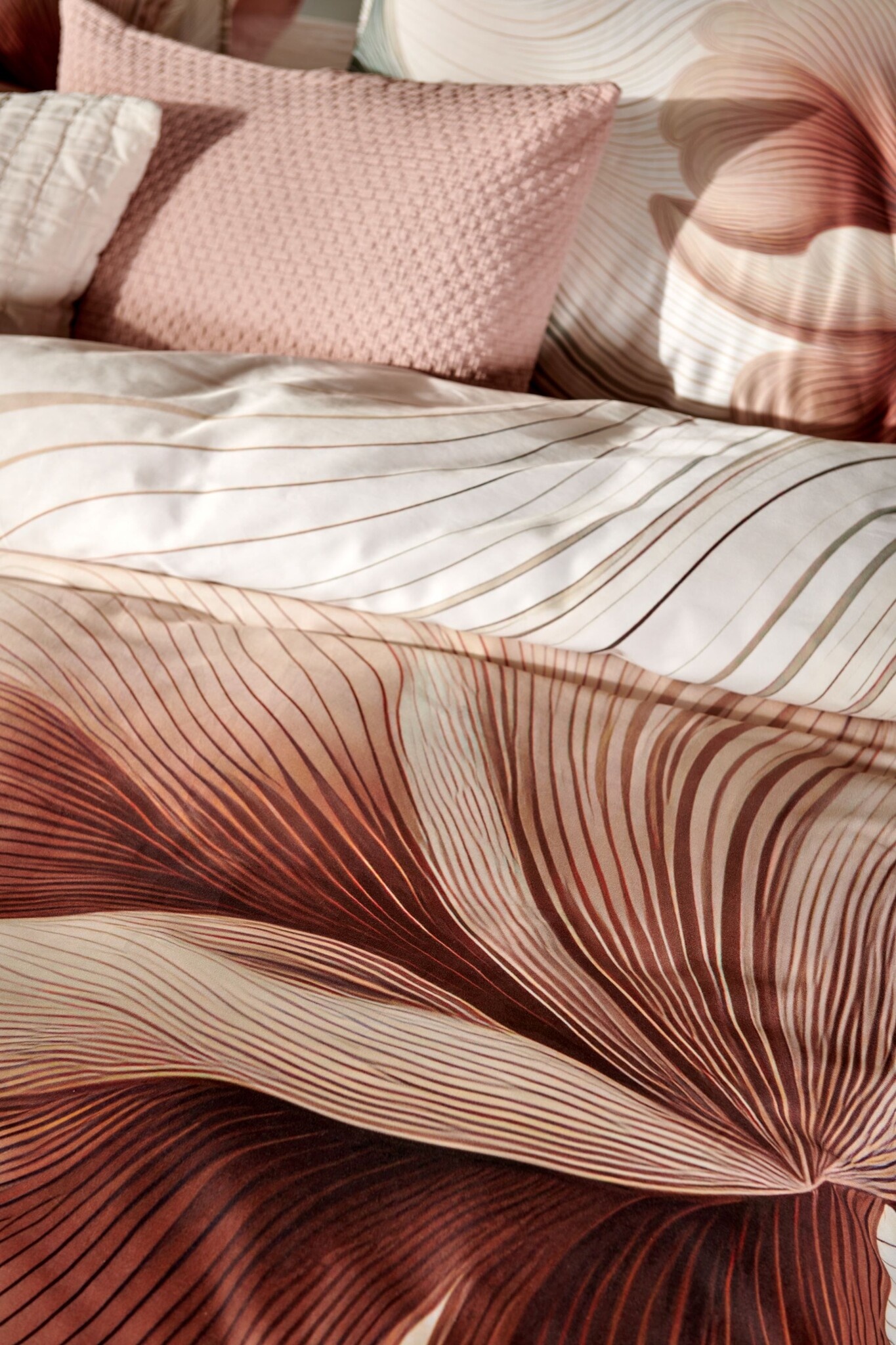 Dekbedovertrek FLOWING Cream Tan 240x220 cm (satijnkatoen)