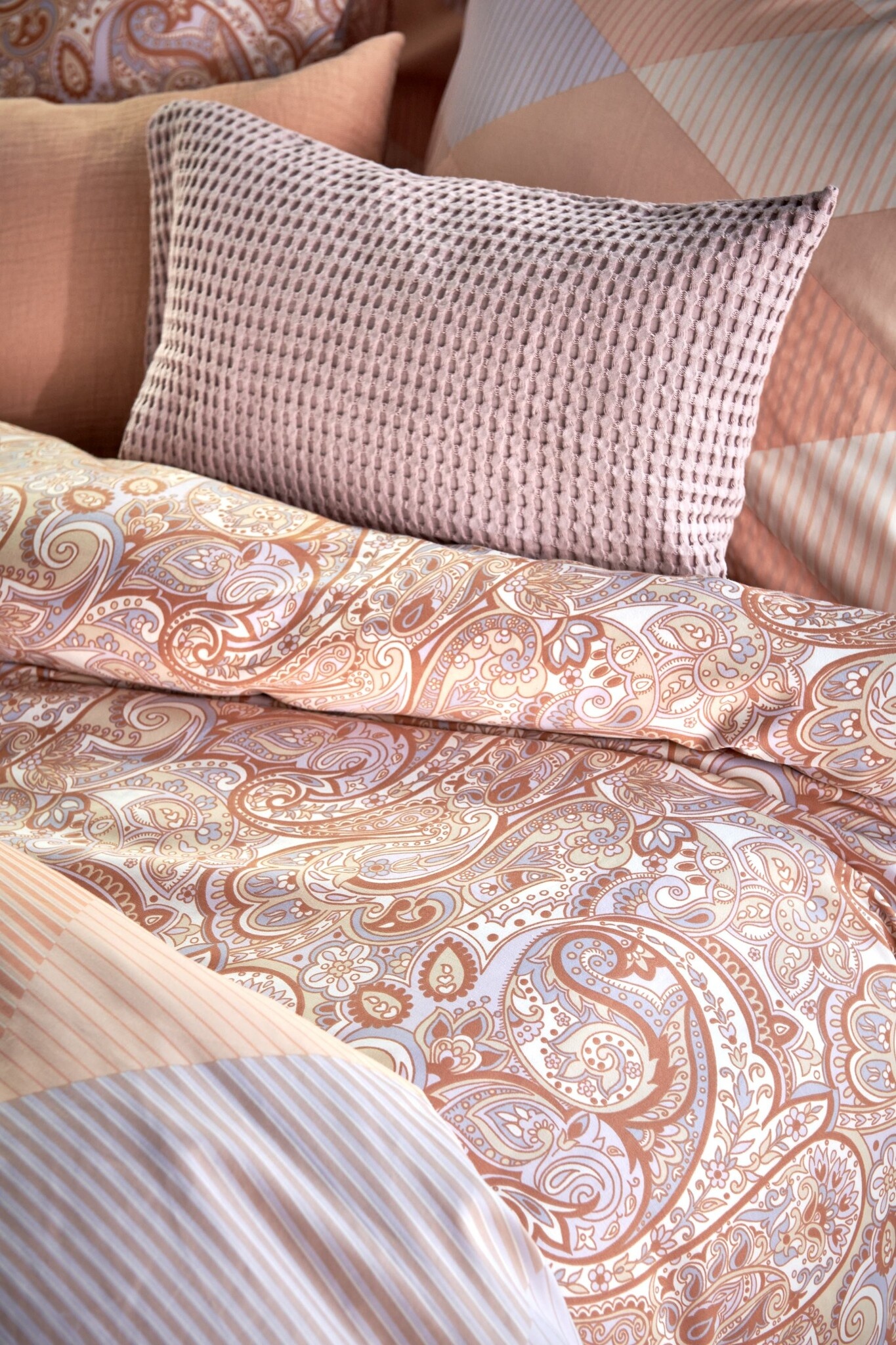 Dekbedovertrek HAPPY FEVER Apricot Blush 240x220 cm (satijnkatoen)