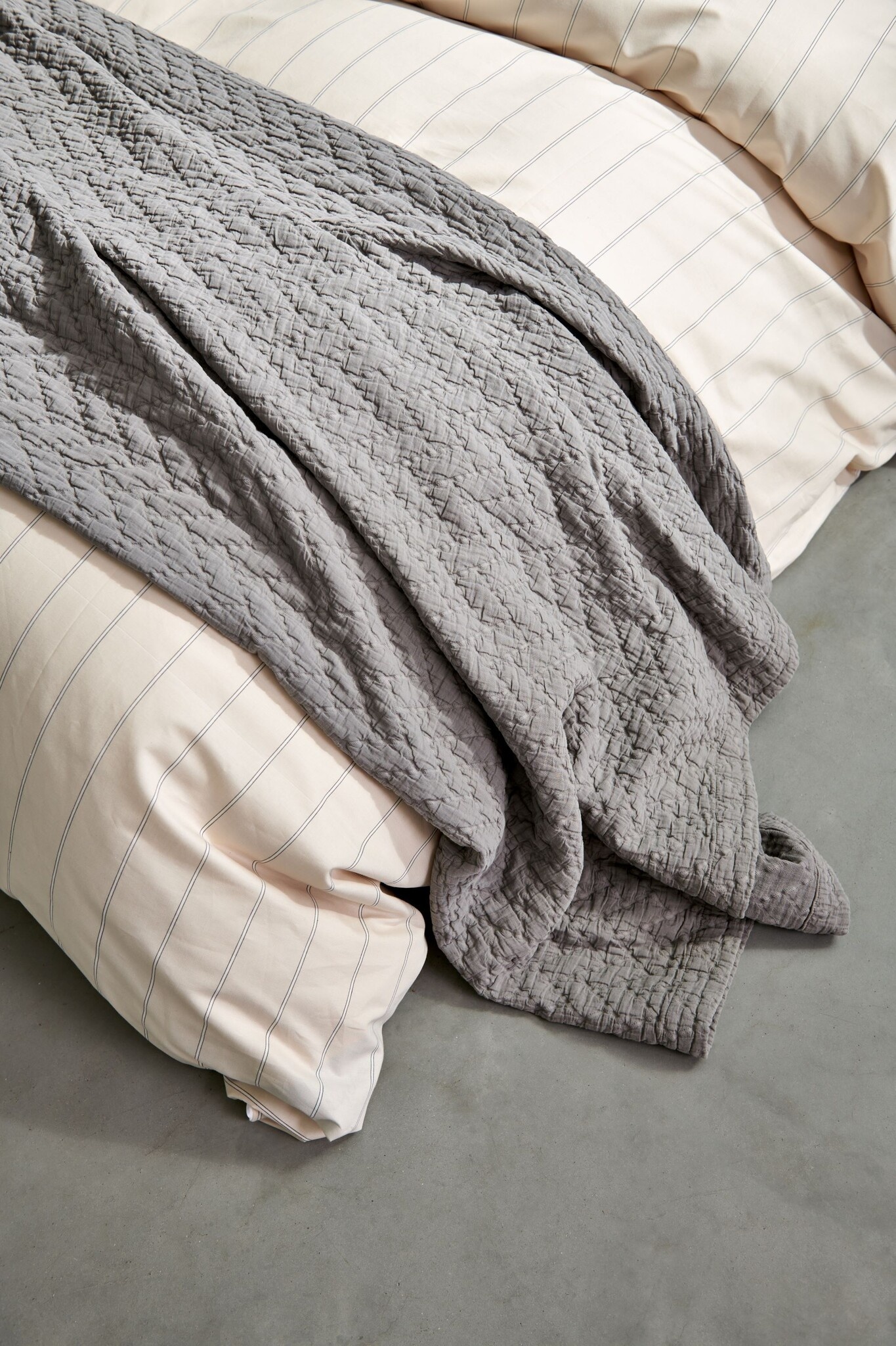 Vandyck PURE 10 bedspread Steel Gray 260x260 cm