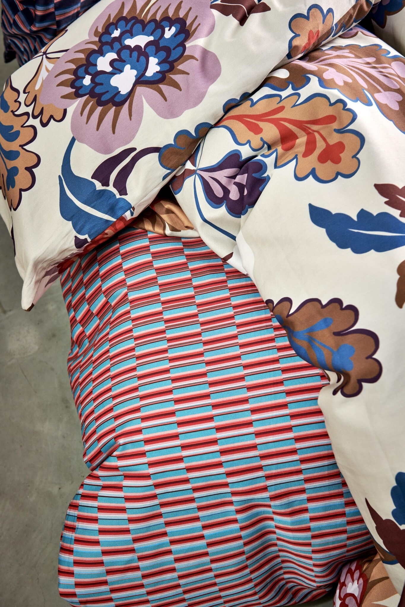 Duvet cover GRAPHIC multi 240x220 cm (satin cotton)