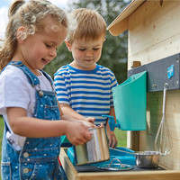 TP Toys Meadow playhouse with mud kitchen. TP-Toys TP Toys Meadow playhouse with mud kitchen.
