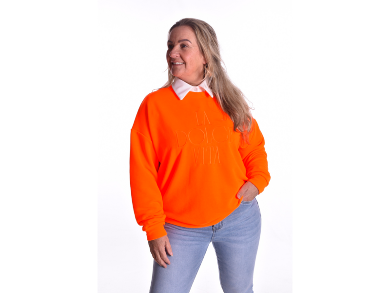 Sweater La Dolce Vita van Mooij - Fluor Oranje