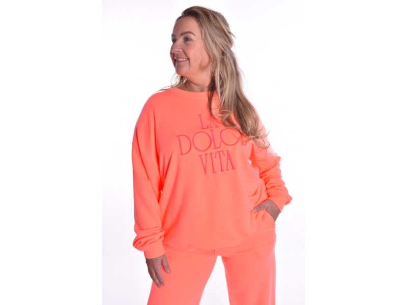 Sweater La Dolce Vita van Mooij 2.0- Fel Koraal
