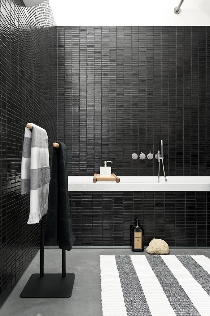 Porte-rouleau de papier toilette Aquanova NERO - pierre naturelle, couleur  noir - Bath & Living