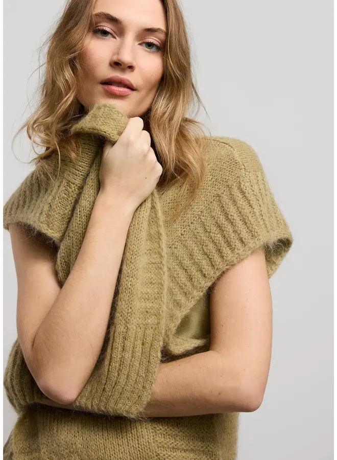 7s5814-7956 616 Summum Sleeveless cardigan mohair blend knit  GreenLentil