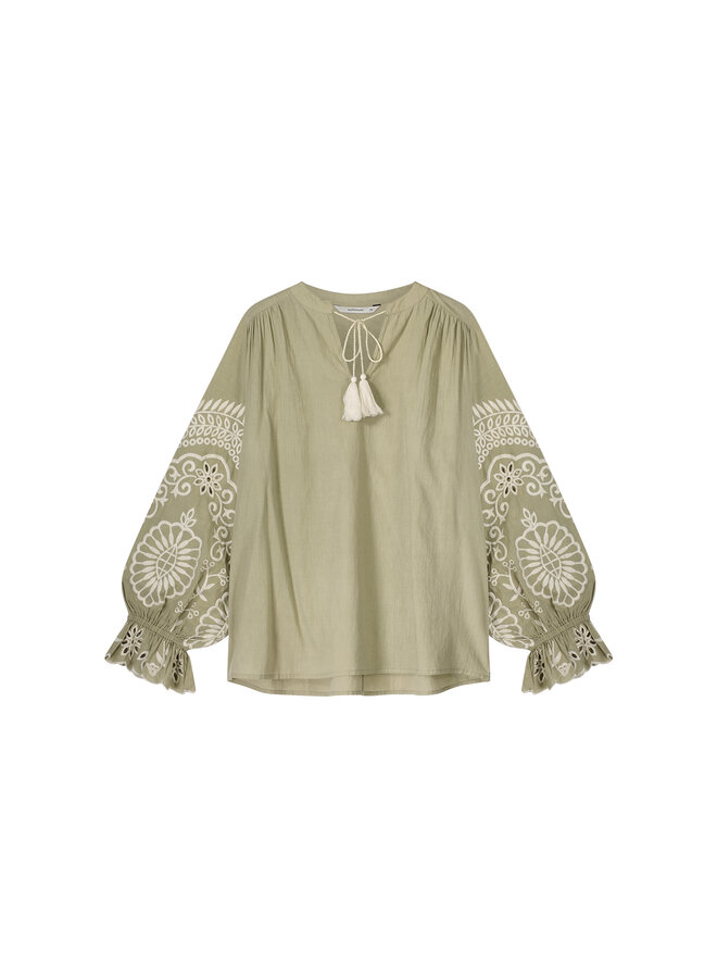 2s3052-12007 616 Summum Top Ivory Embroidery  GreenLentil