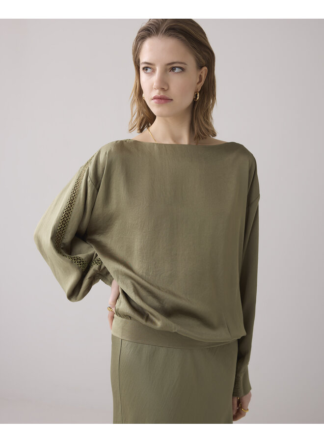 2s3267-11817 612 Summum Top batsleeves silky touch  Combatgreen
