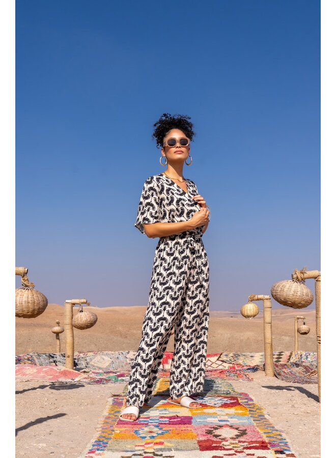 51175-70 010 Geisha Jumpsuit AOP X-over off-white/black