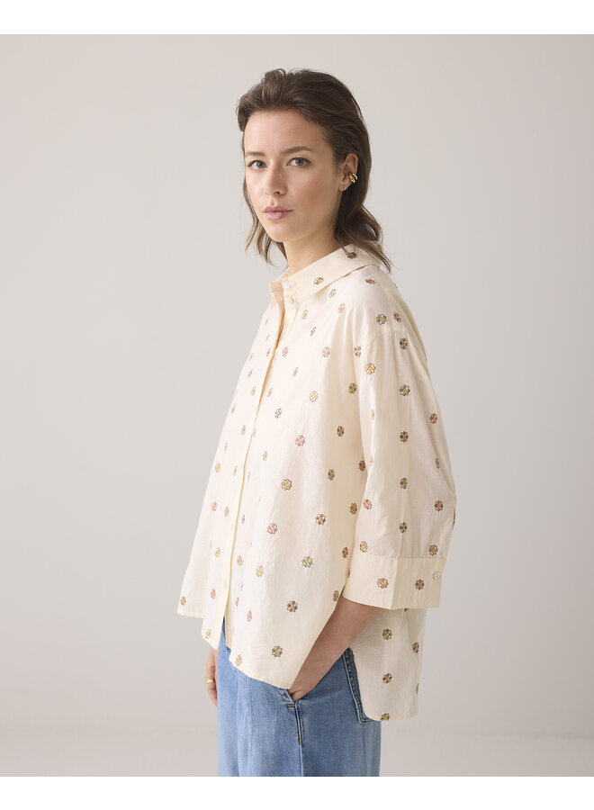 2s3054-11624 122 Summum 3/4 sleeve blouse Scattered Emboideryy  Ivory