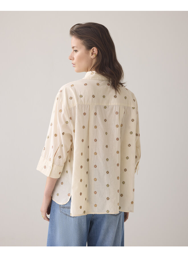 2s3054-11624 122 Summum 3/4 sleeve blouse Scattered Emboideryy  Ivory