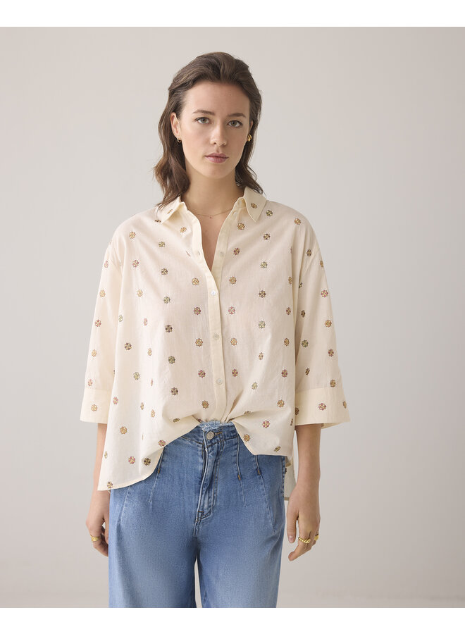 2s3054-11624 122 Summum 3/4 sleeve blouse Scattered Emboideryy  Ivory