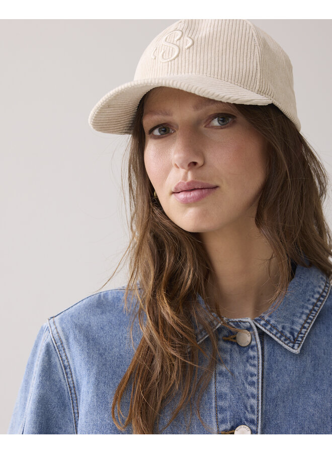 8s1052-8591 122 Summum Cap Corduroy Ivory