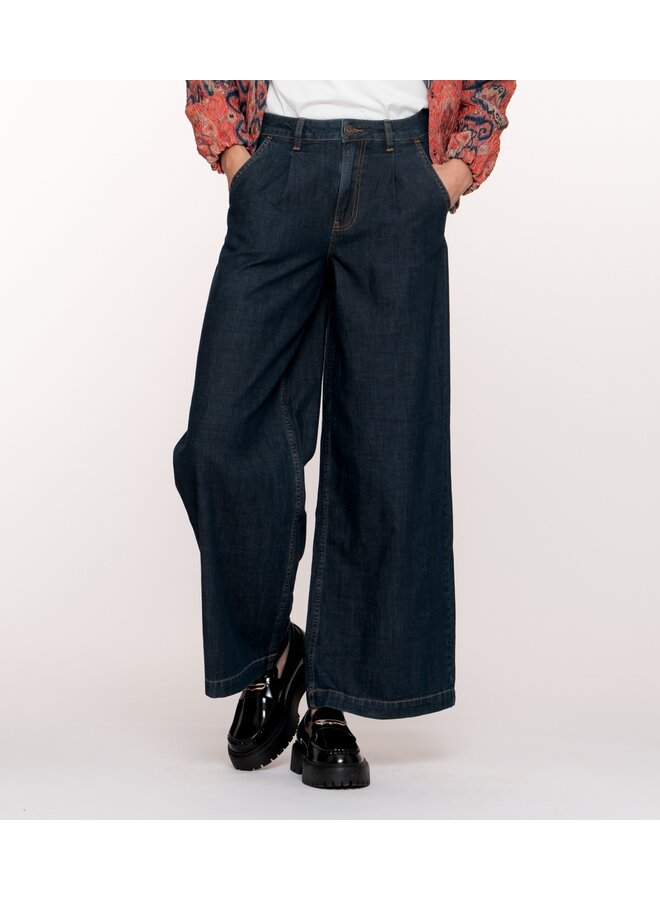 51506-10 880 Geisha Jeans pleads dark blue denim