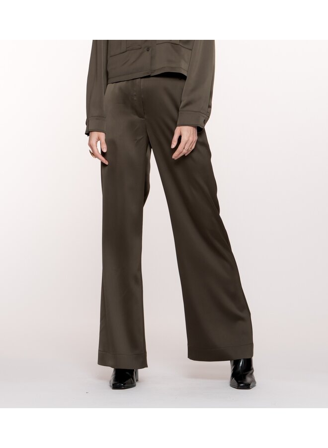 51612-21 570 Geisha Pants shiny moss green