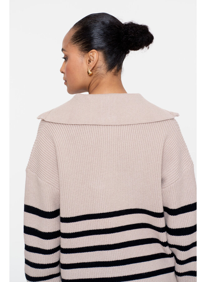 54501-10 720 Geisha Pullover zip striped sand/black