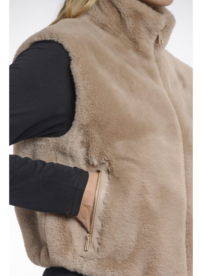 Nikki.7002511 Rino en Pelle Short faux fur waistcoat  Oat