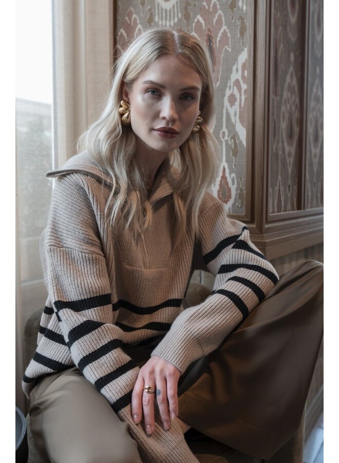 54501-10 720 Geisha Pullover zip striped sand/black