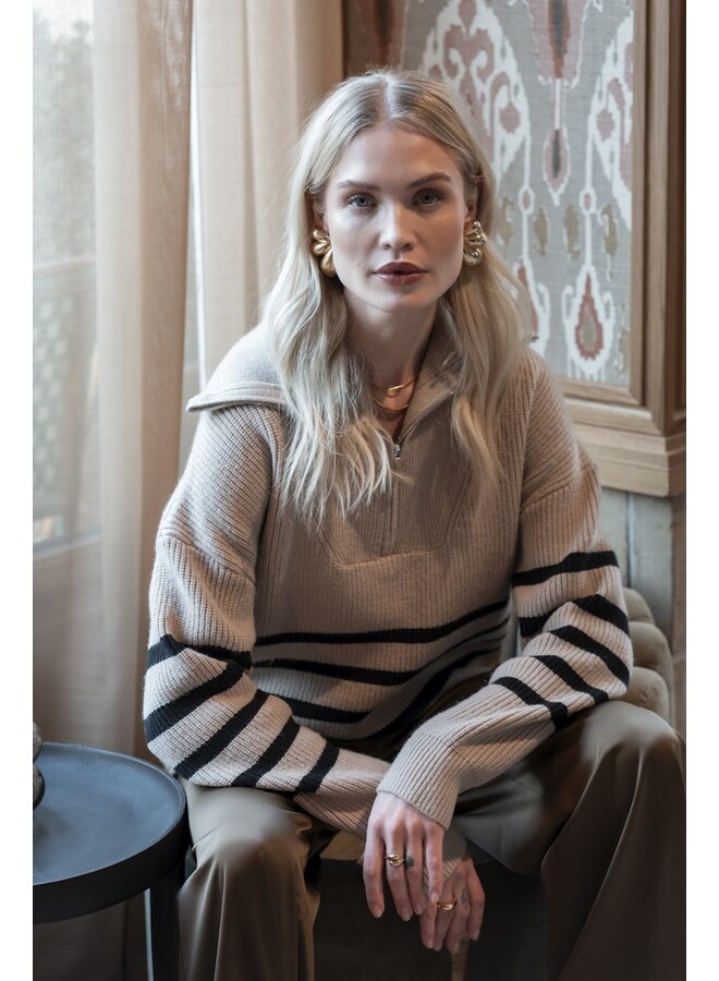 54501-10 720 Geisha Pullover zip striped sand/black