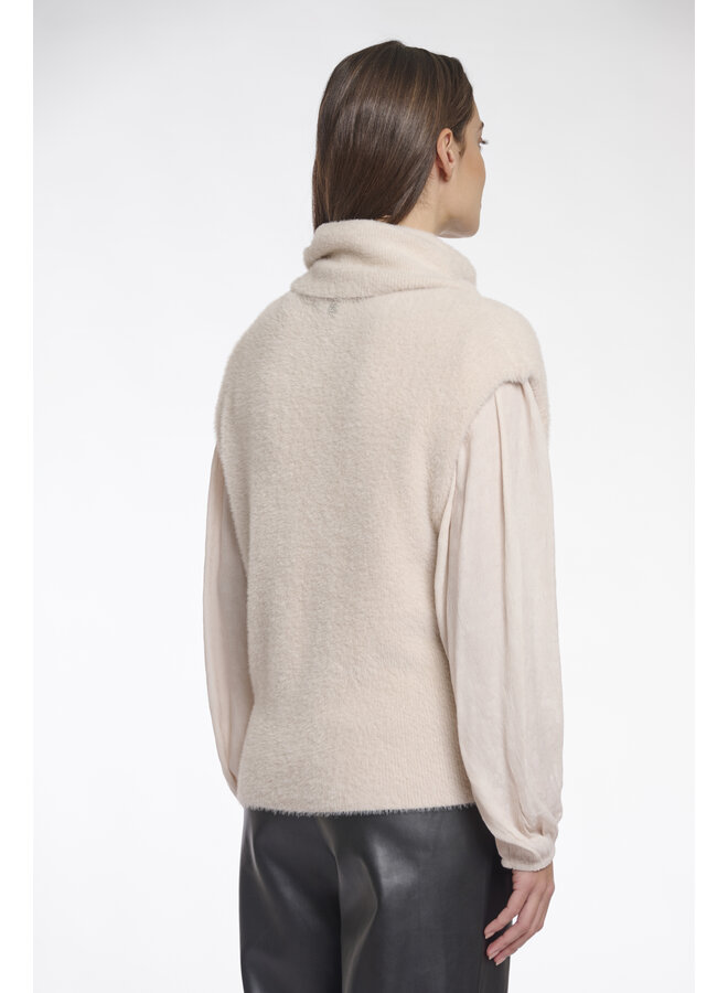 Tracie.5002512 Rino en Pelle Spencer with cowl neck  Pale