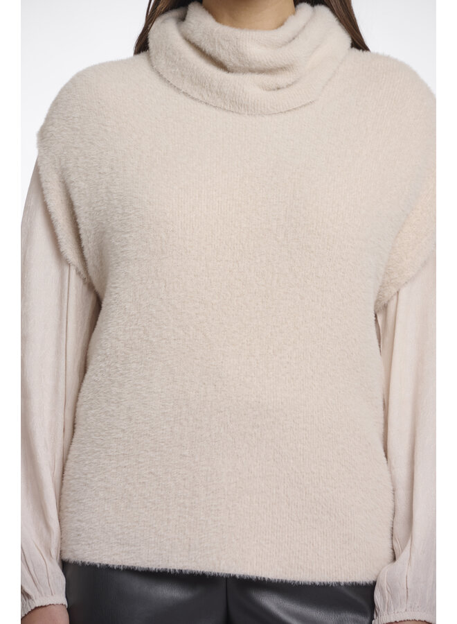 Tracie.5002512 Rino en Pelle Spencer with cowl neck  Pale