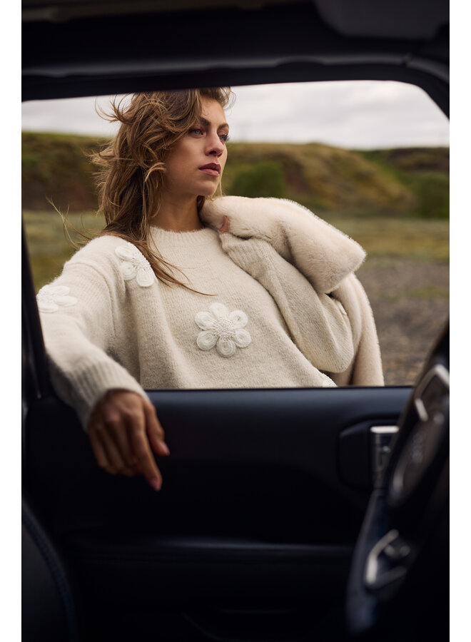 NKF03034 17 Nukus Chiaca Pullover Flower Off White