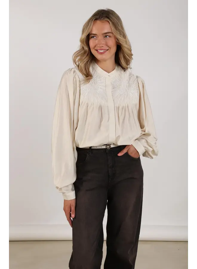 NKF02034 17 Nukus Julia Blouse Off White