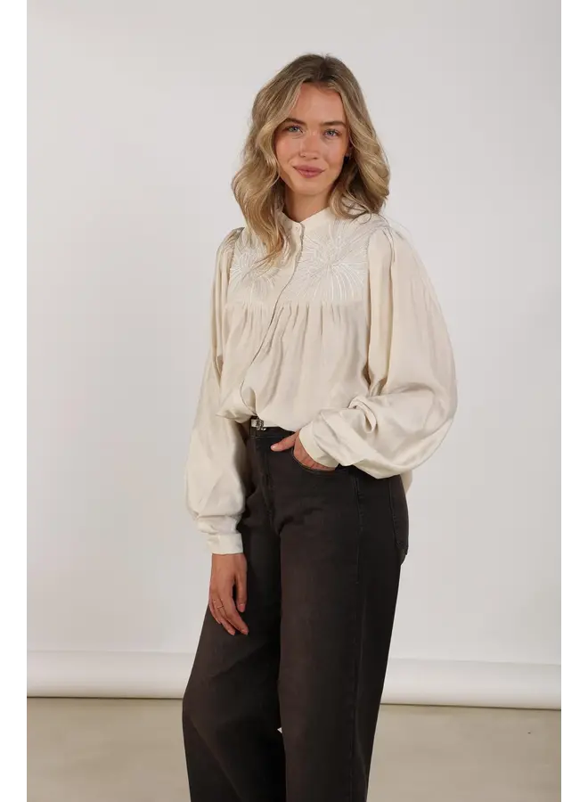 NKF02034 17 Nukus Julia Blouse Off White