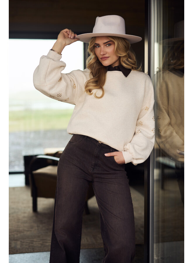 NKF03029 9 Nukus Amadora Sweater Flowerstuds Sand