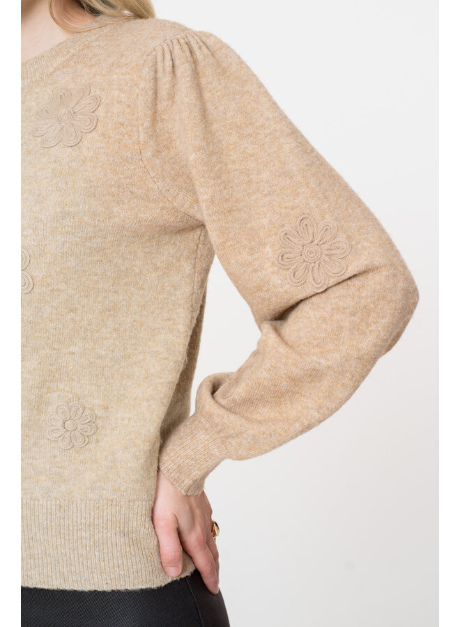 54571-29 720 Geisha Pullover flower sand