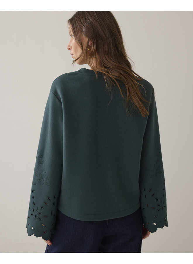 3s5213-30737 650 Summum Top Embroidered sleeve Emerald green