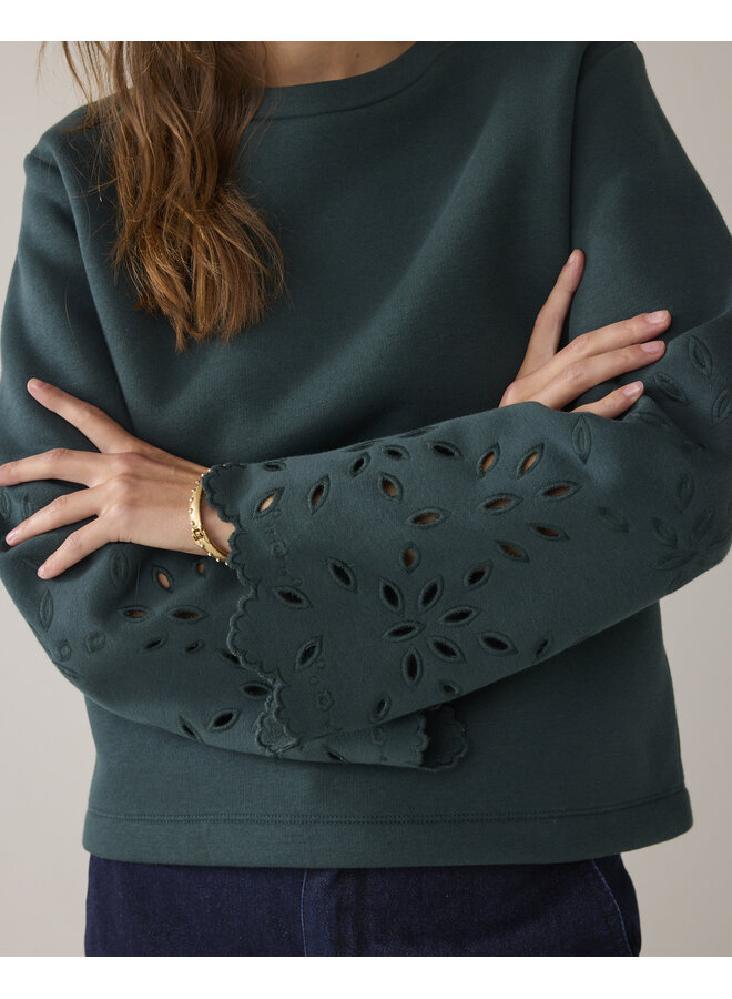 3s5213-30737 650 Summum Top Embroidered sleeve Emerald green