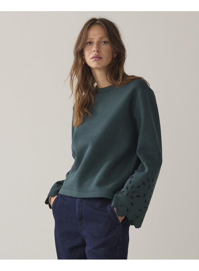 3s5213-30737 650 Summum Top Embroidered sleeve Emerald green