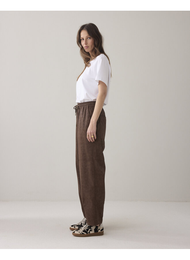 4s2948-12297 713 Summum Trouser Suedine leather  Coffee