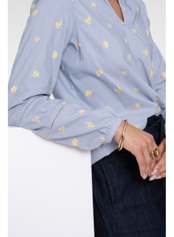 63243-20 150 Geisha top lemon/chambray