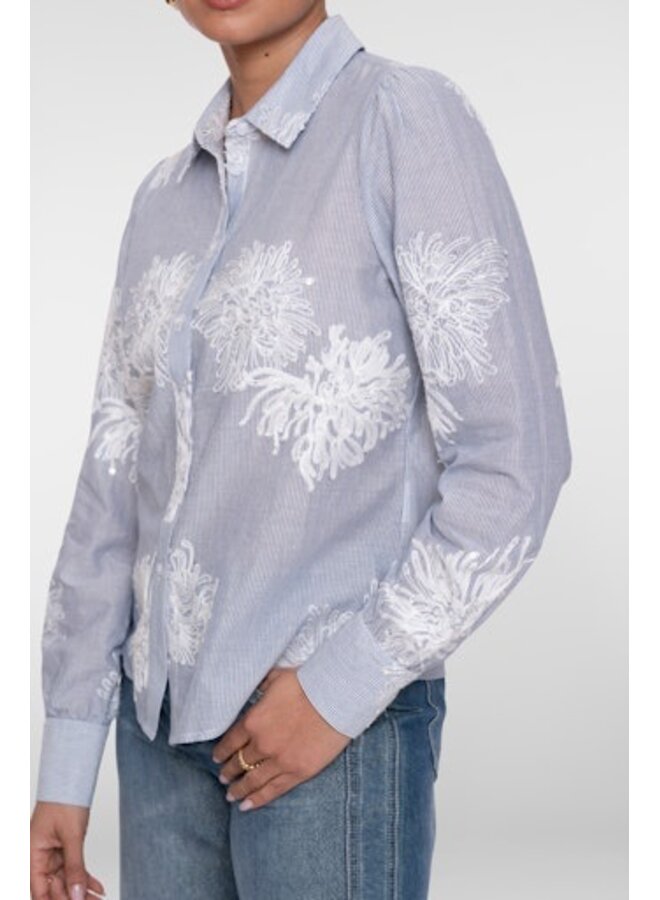 63143-21 625 Geisha Blouse embroidered flowers blue/off-white