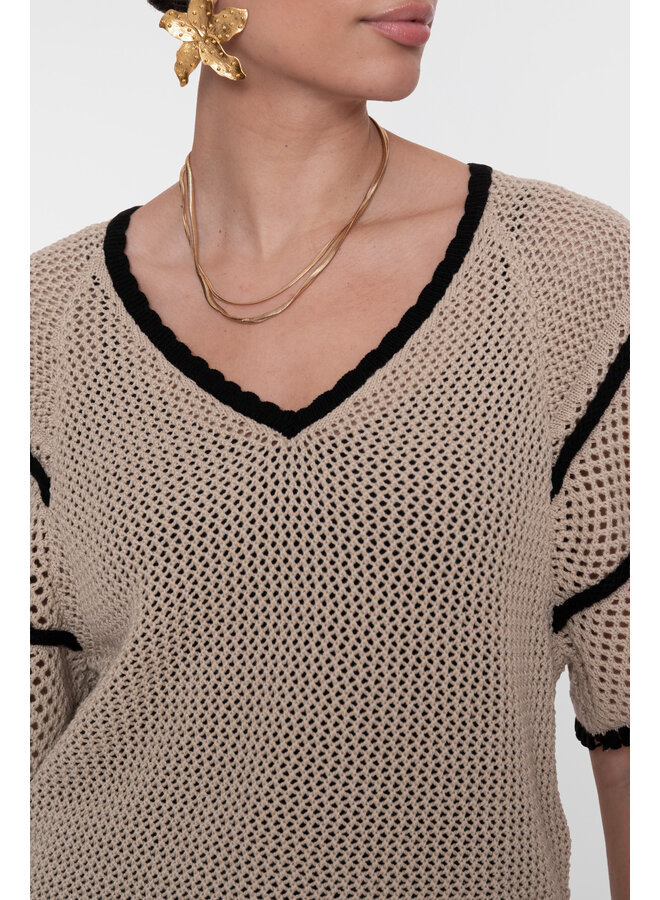 64050-23 721 Geisha Pullover raglan V-neck light sand/black