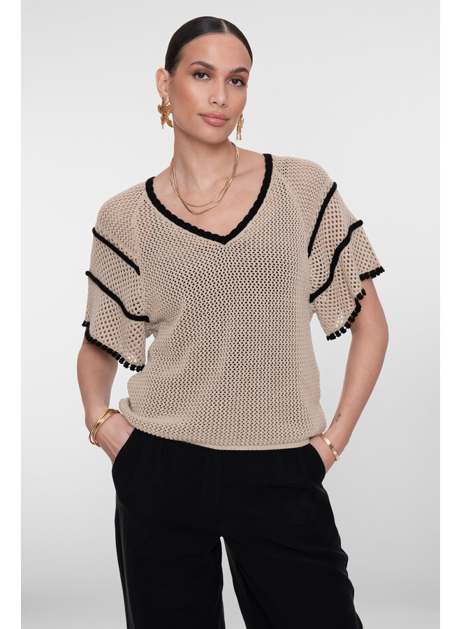 64050-23 721 Geisha Pullover raglan V-neck light sand/black