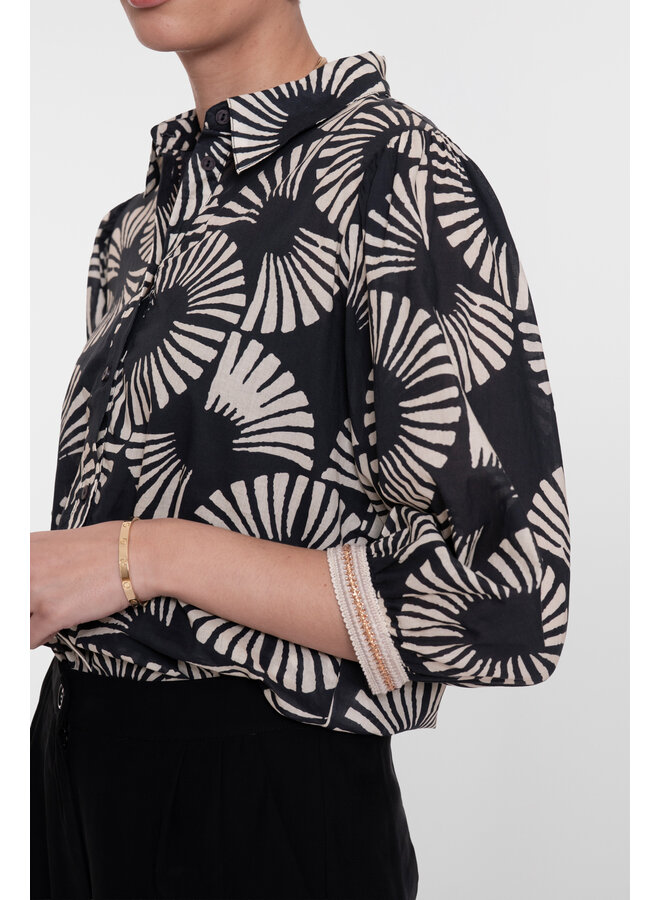 63208-20 999 Geisha blouse black/ecru
