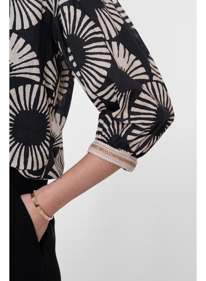 63208-20 999 Geisha blouse black/ecru
