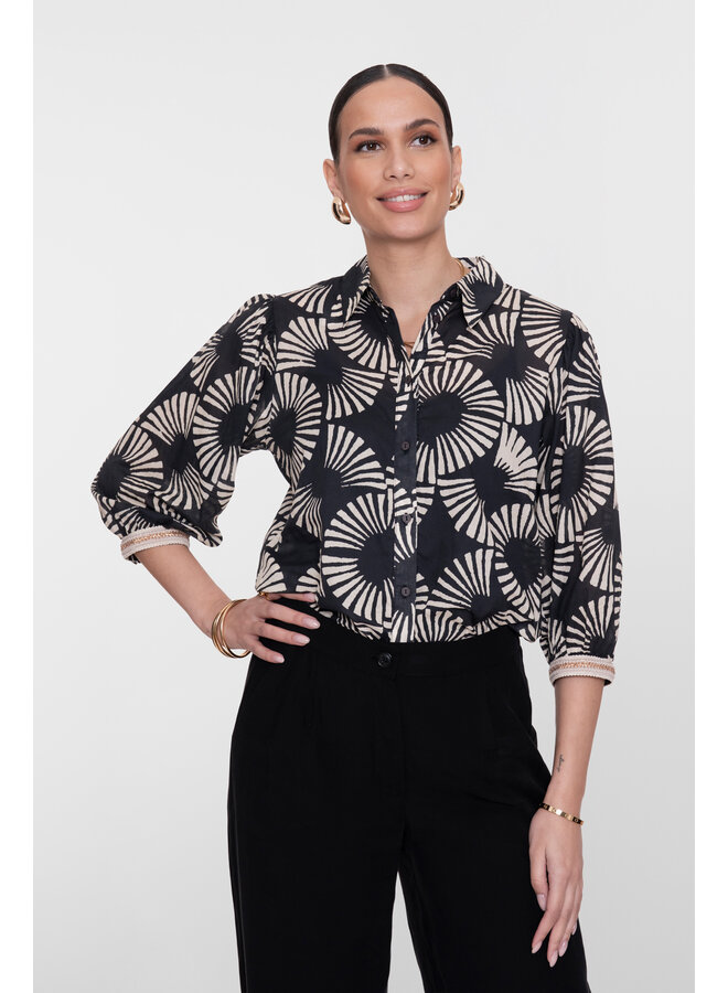 63208-20 999 Geisha blouse black/ecru