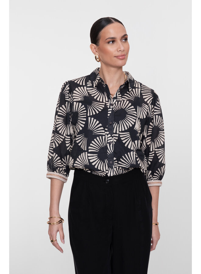 63208-20 999 Geisha blouse black/ecru