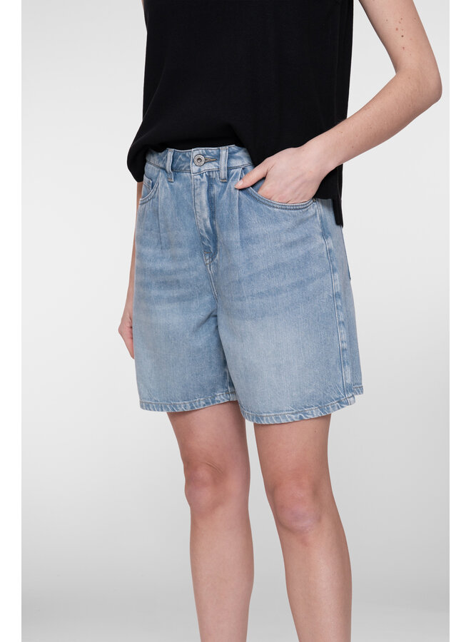 61027-10 810 Geisha Jeans shorts soft wash blue denim soft wash