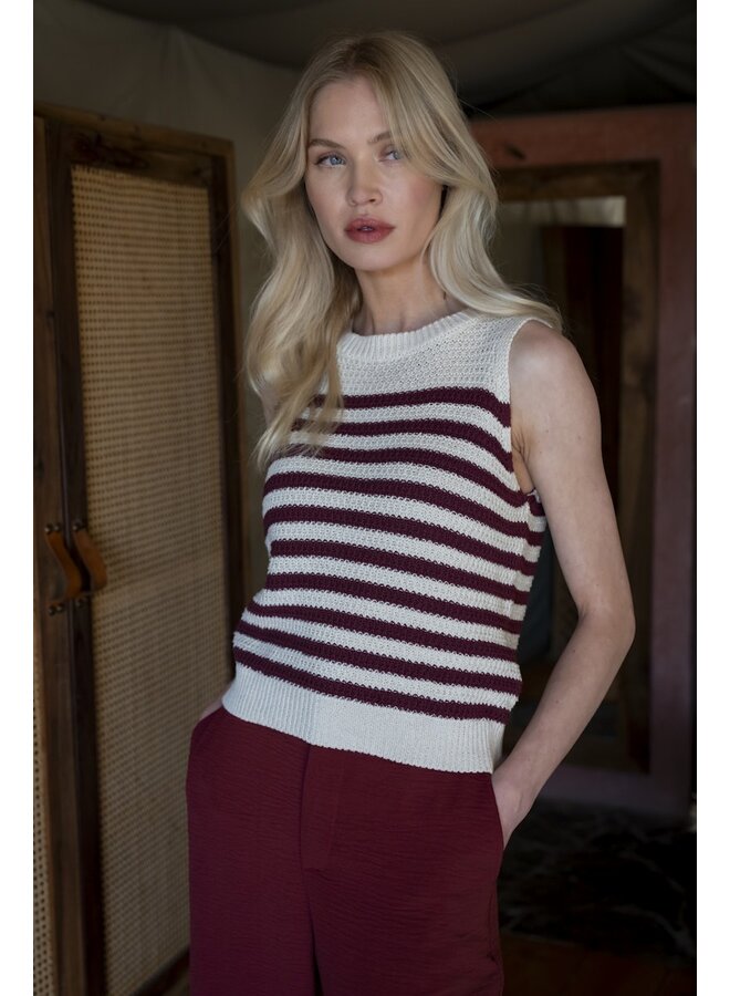 64093-70 010 Geisha Spencer striped off-white/cherry red